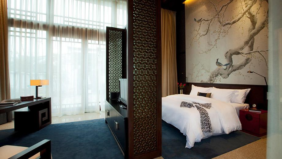 9presidential-villa_bedroom_2_920x518