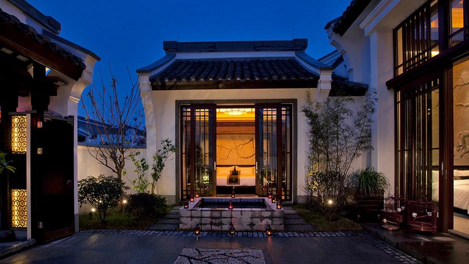 9presidential-villa_night-view_920x518