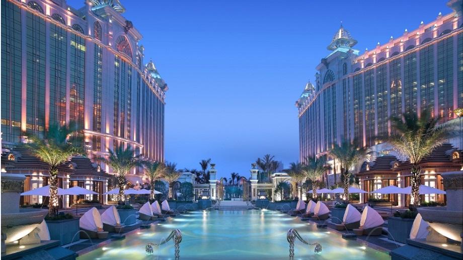 Banyan Tree China Macau Exterior Night View