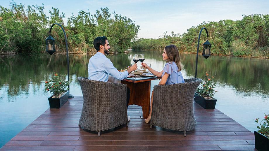 Banyan Tree Mexico Mayakoba Dining - Saffron Couple Dining