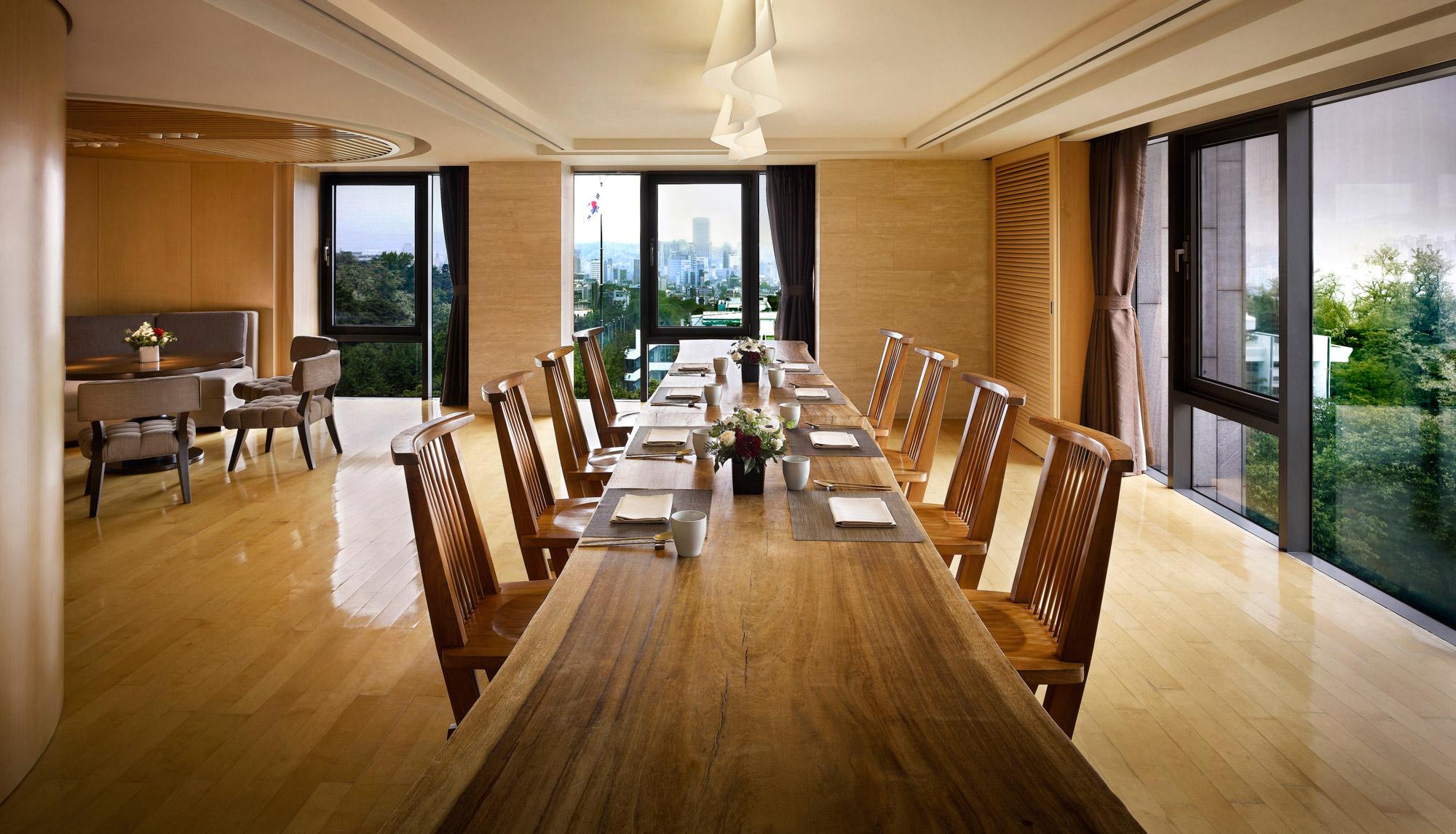 btkrse-gallery-club-restaurant-4.jpg