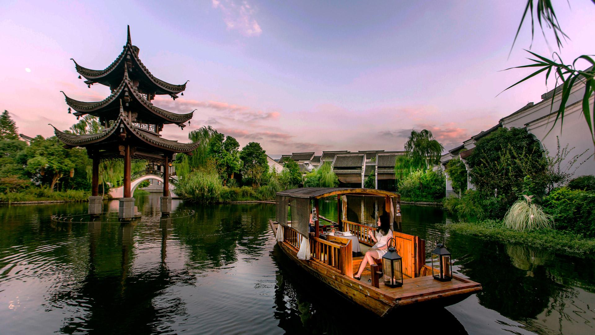 Banyan Tree China Hangzhou Experiences Lake Cruise Night View