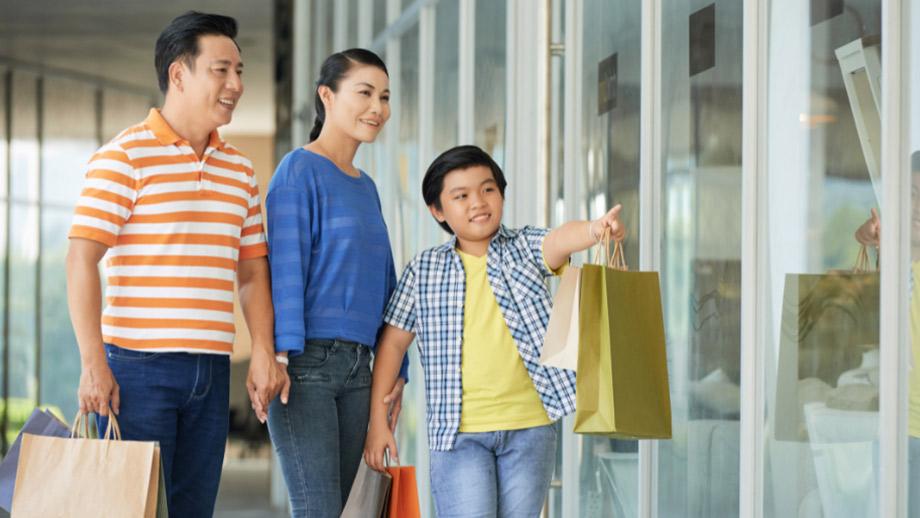 family-shopping_lifesyle-shot.jpg