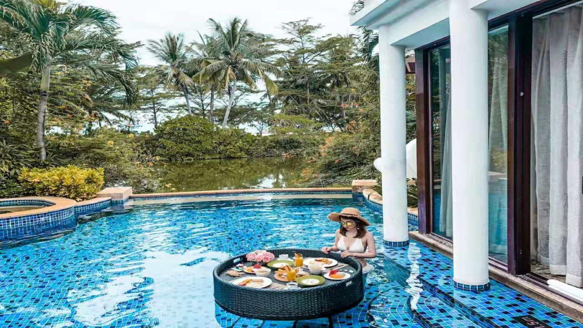 Banyan Tree China Sanya Gallery - Floating Breakfast