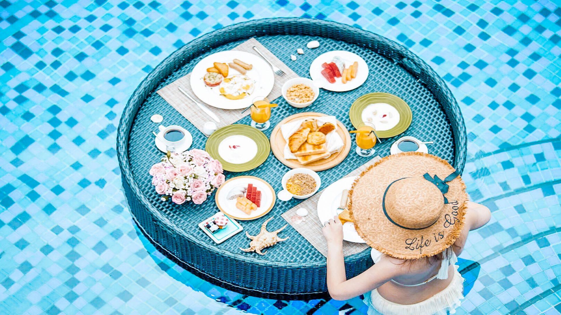 Banyan Tree China Sanya Gallery - Floating Breakfast