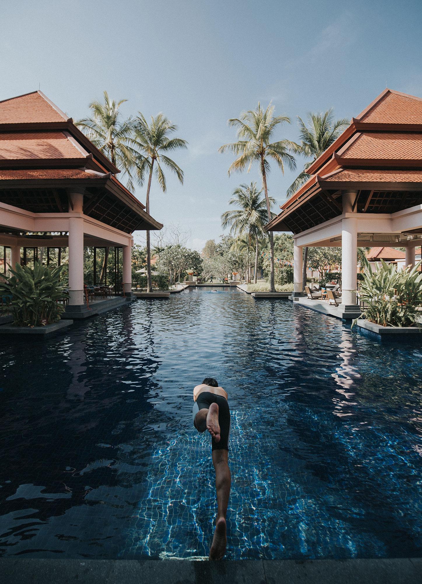 Banyan Tree Thailand Phuket Gallery - Main Pool Diving Man