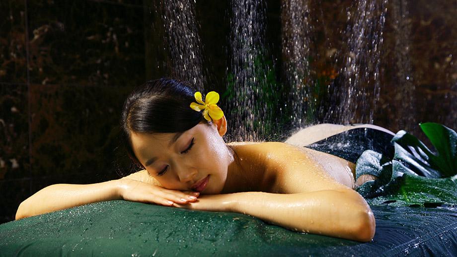 Banyan Tree Spa Lang Co - Tropical Rainmist