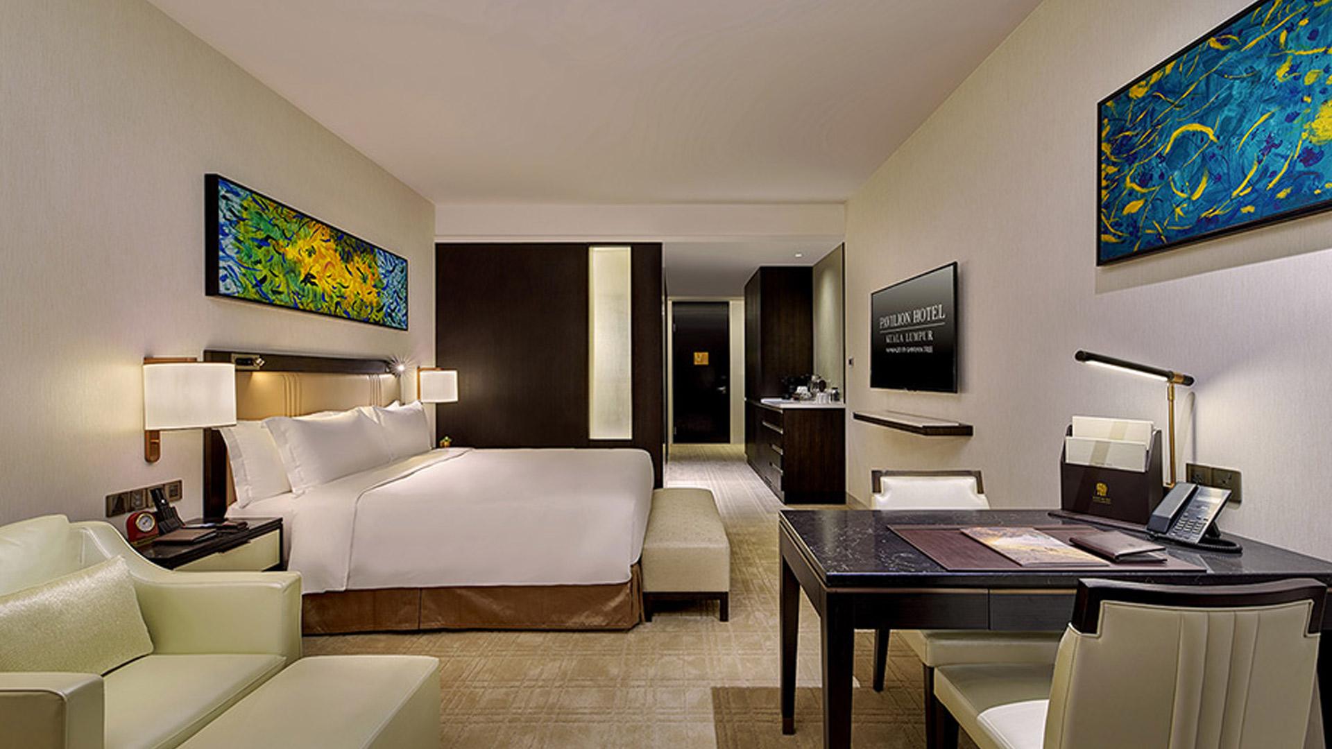 grand-oasis_king-bedroom.jpg