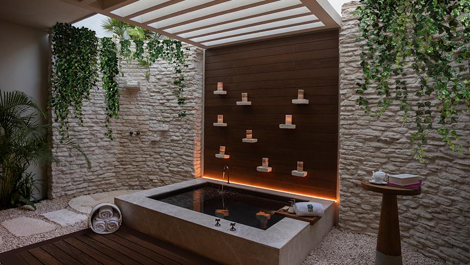 Beachfront Lanai Jacuzzi